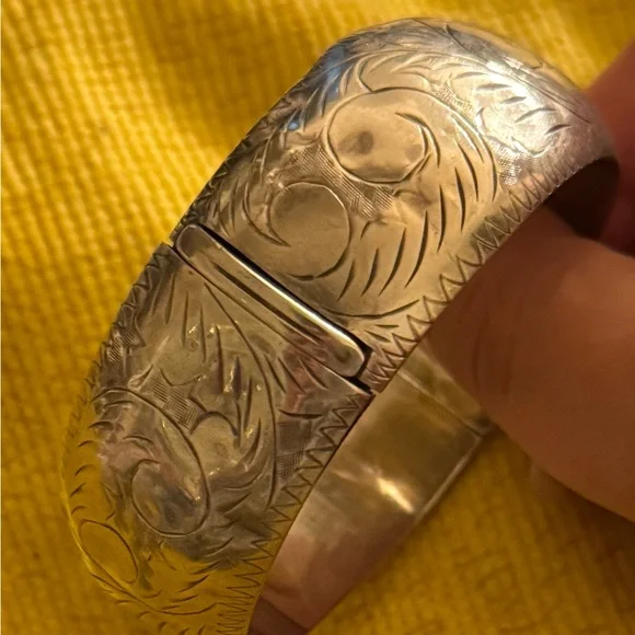 Antique Victorian/Art Deco Etched Sterling Bangle w/ Clasp - Picture 9 of 15